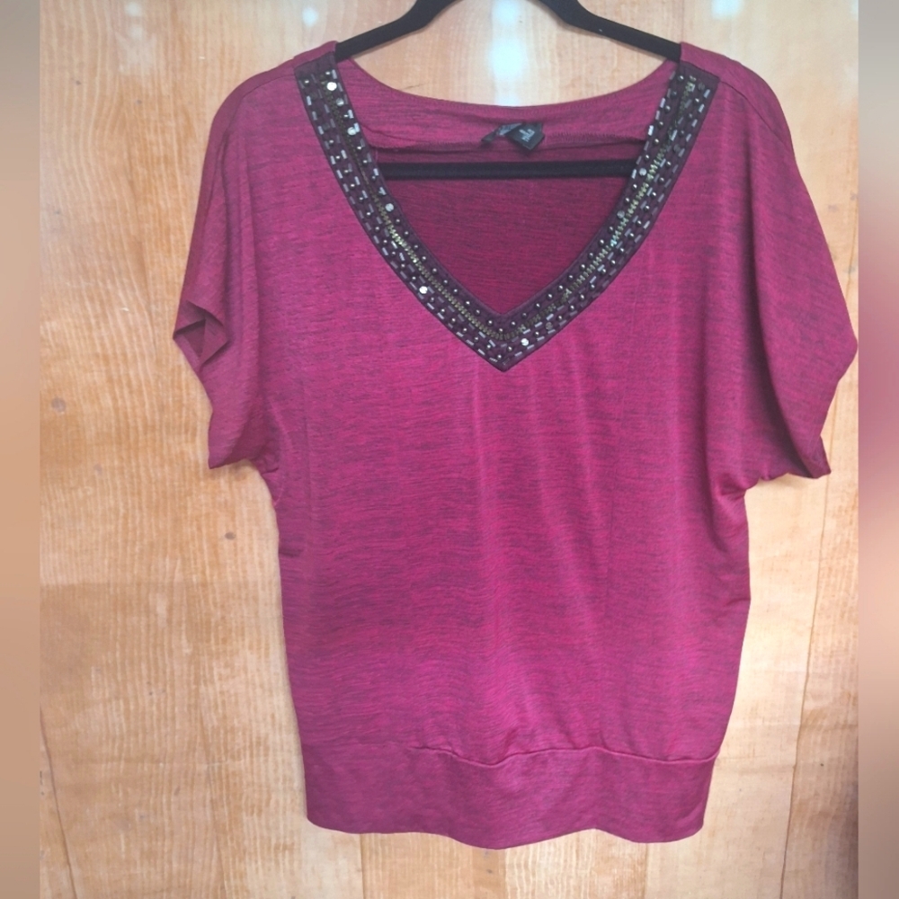 AB studio v-neck t-shirt size small magenta